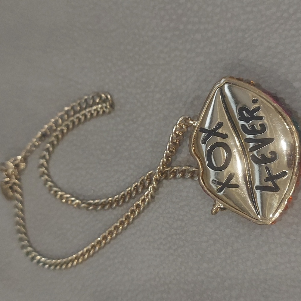 Betsey Johnson RAINBOW LIPS NECKLACE - Picture 5 of 8